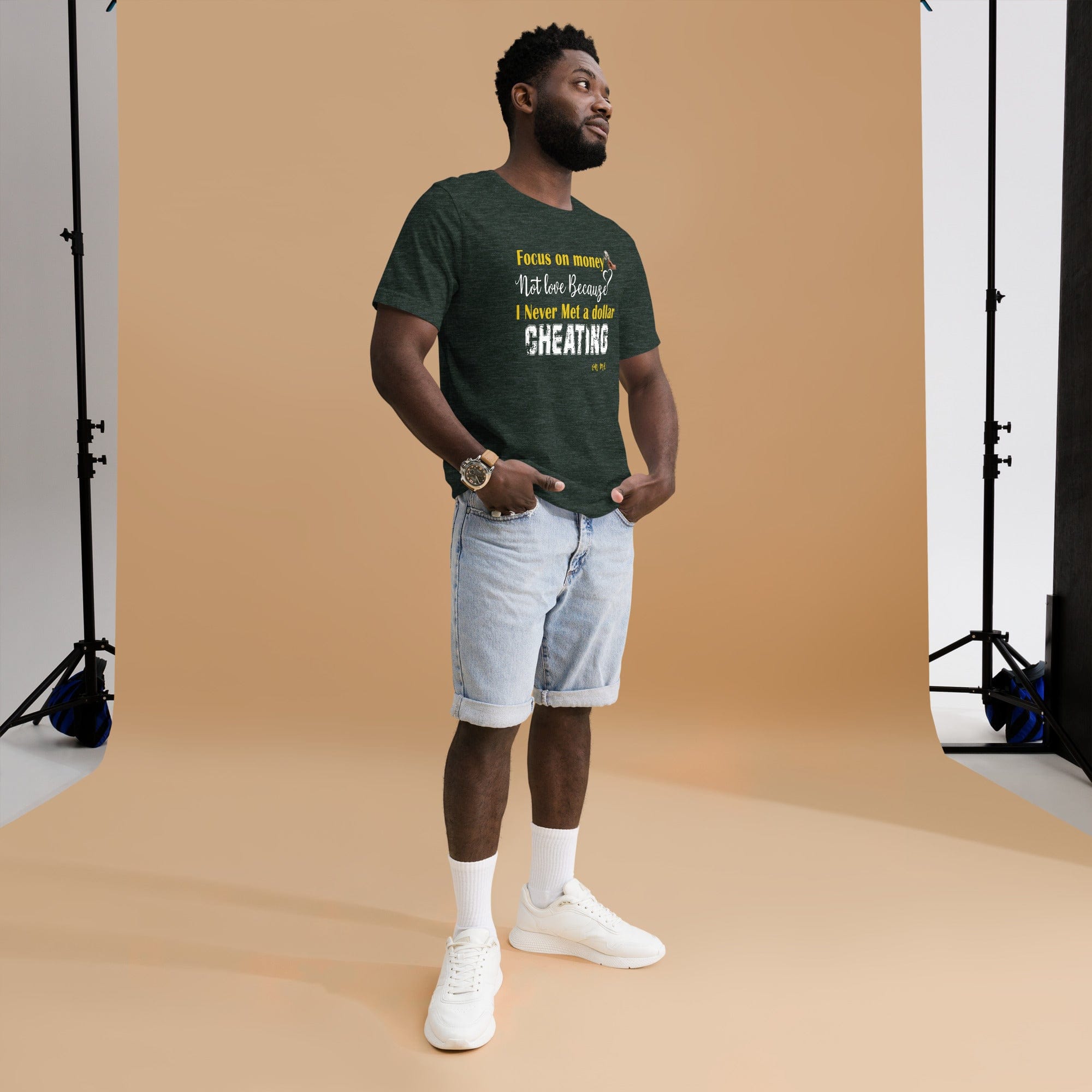 MoneyShot Heather Forest / S Focus on money